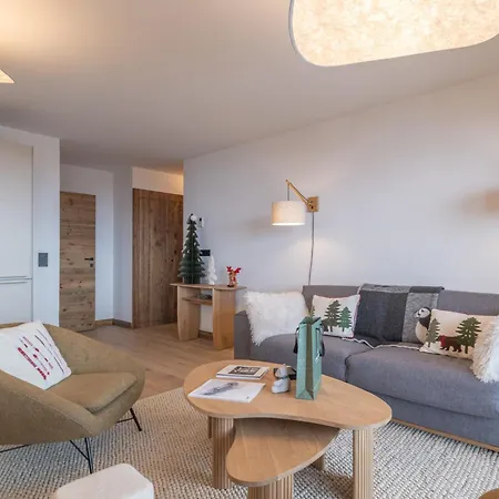 Standing, Centre Station Apartment Alpe d'Huez